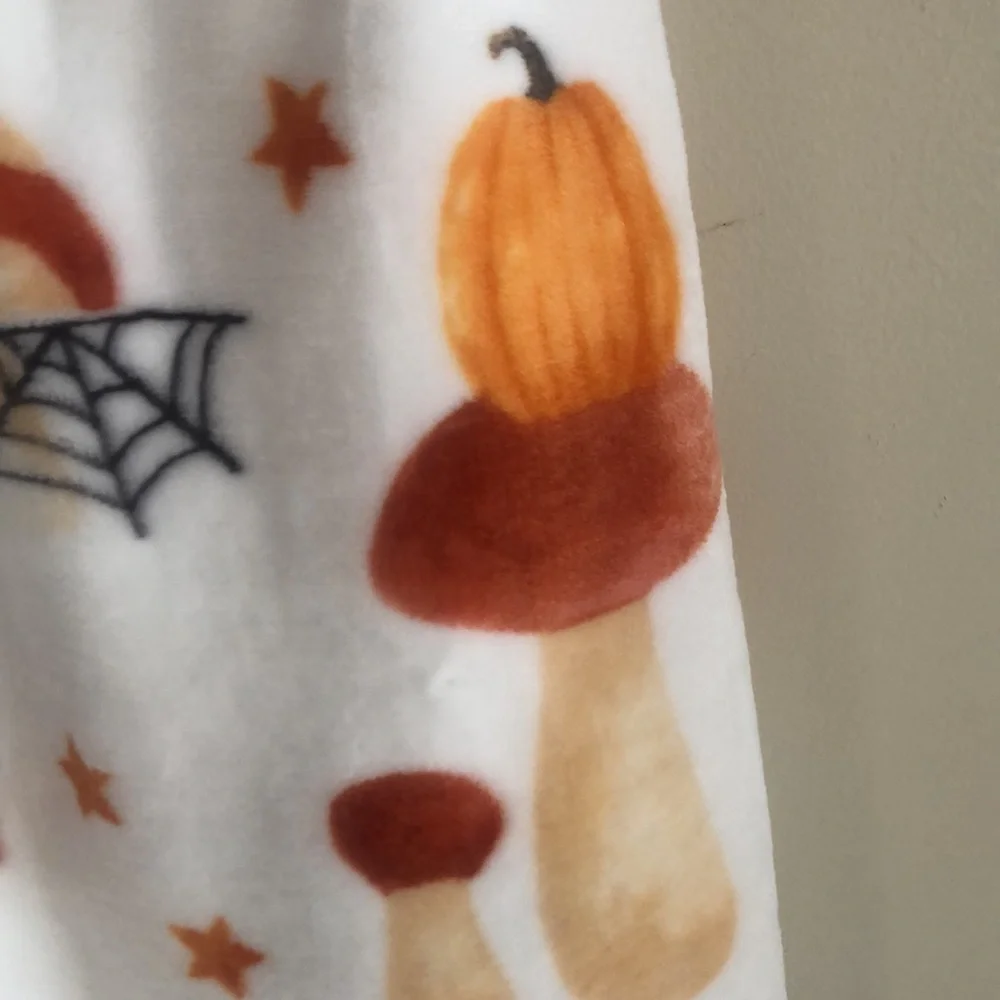 Deco HALLOWEEN Plush Throw Blanket - Pumpkins, Mushrooms, Spiders